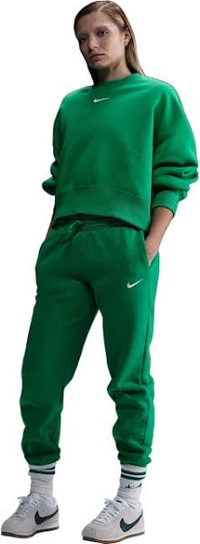 Green- Standard fit, Tapered leg and regular fit (NIKE) sweatpants (NWT)